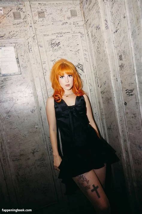 May 28, 2010 · Hayley Williams is at the center of an Internet scandal after a topless photo of the Paramore frontwoman was posted to Twitter.. The picture, which features the 21-year-old singer looking into the ... 